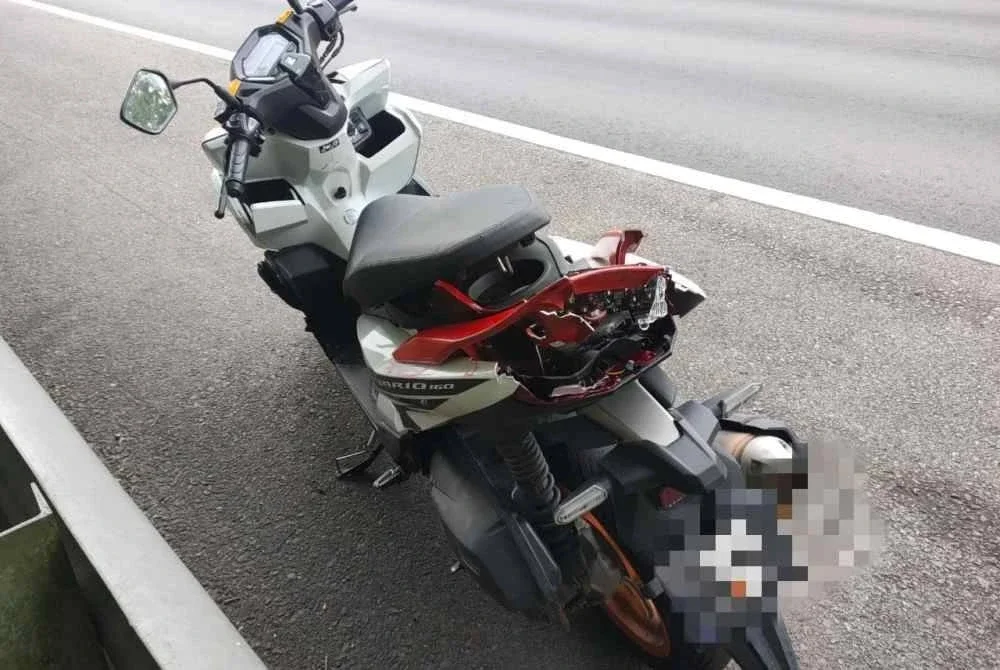 Keadaan motosikal yang ditunggang mangsa bersama rakan dari Pulau Pinang.