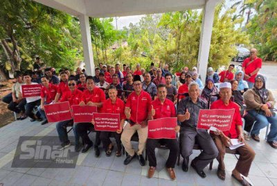 Akar umbi berkumpul menyatakan sokongan terhadap kepimpinan Muhyiddin.