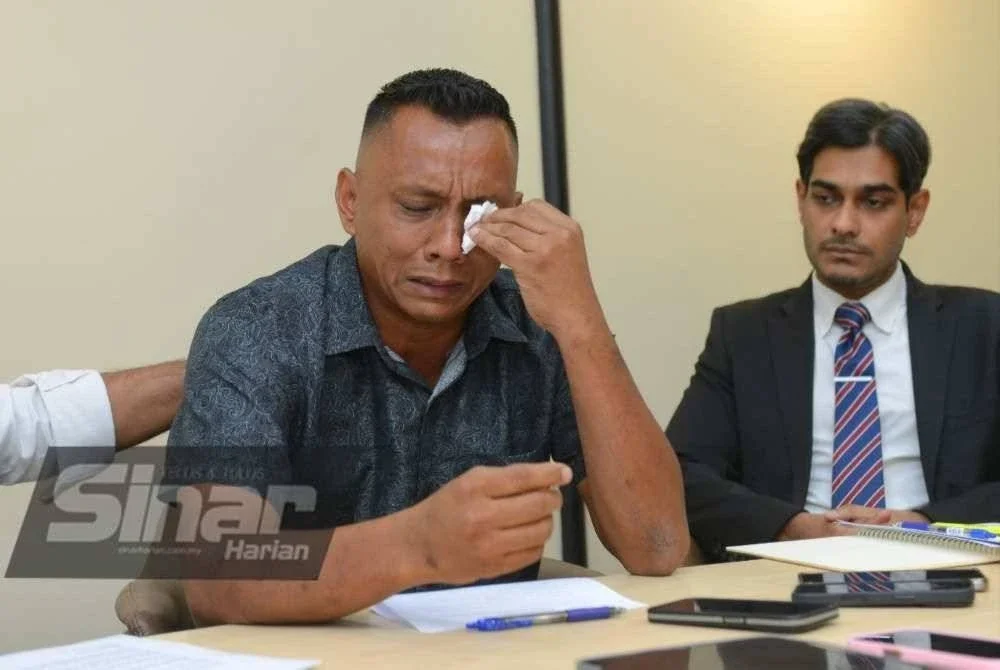 Bapa kepada murid lelaki Tahun Empat yang ditemukan meninggal dunia di tandas sekolah, Muhammad Hafizuddin ketika ditemui pemberita. FOTO SINAR HARIAN/ MOHD HALIM ABDUL WAHID.