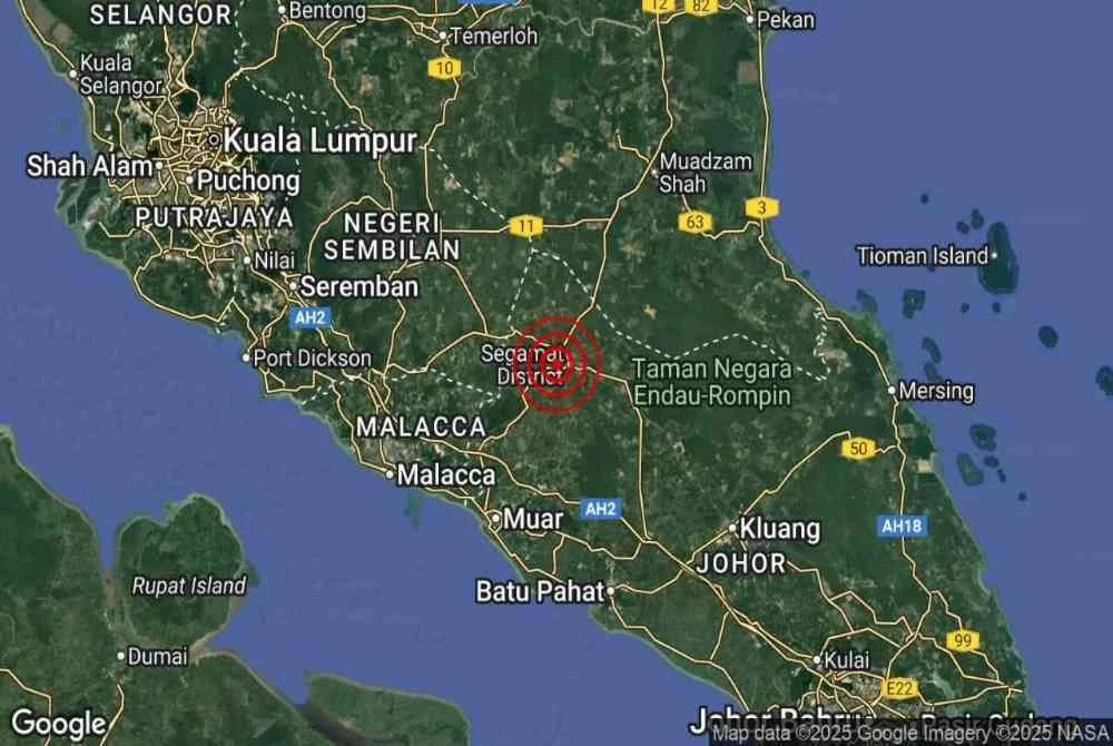 Menurut MetMalaysia, gempa itu berukuran magnitud 2.7 pada skala Richter dengan kedalaman 10 kilometer.