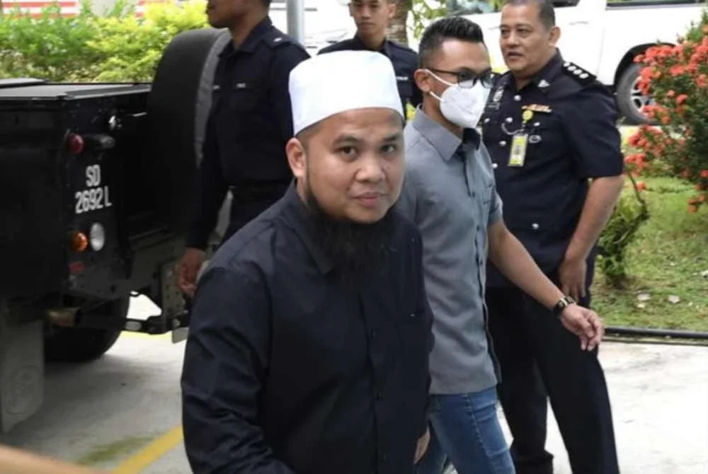 Ebit berdepan 11 pertuduhan antaranya mengaibkan kehormatan wanita melalui WhatsApp antara Mac dan Jun 2021. Foto fail Bernama