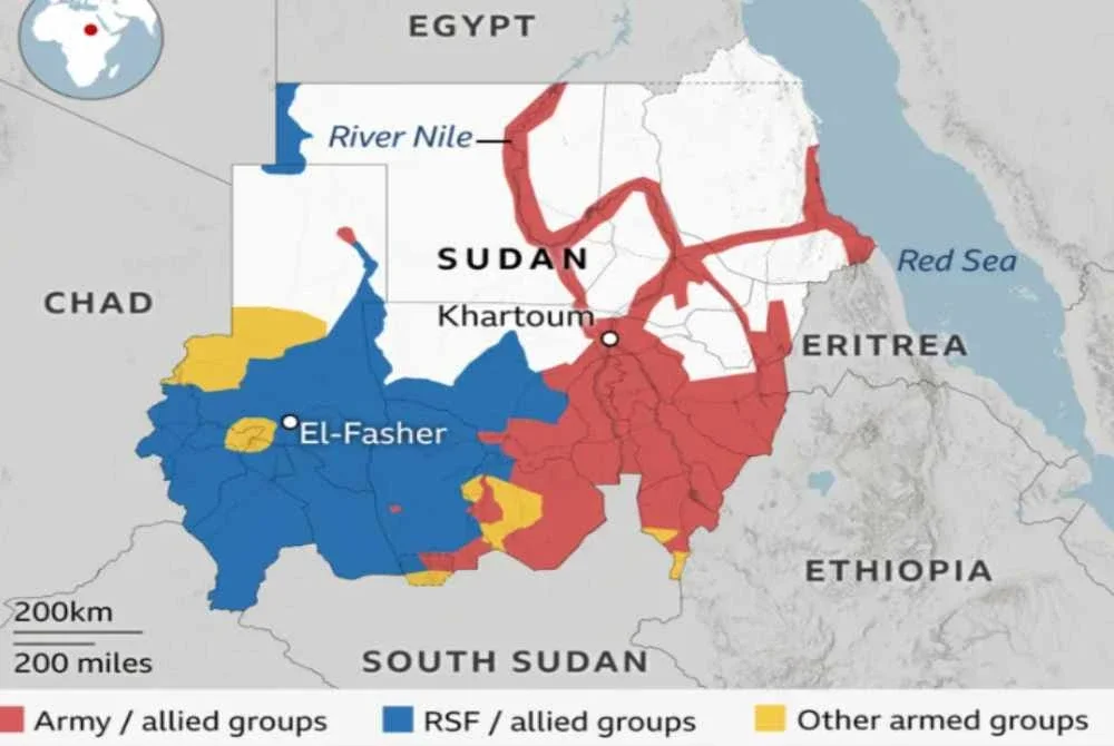 Peta kawasan dikuasai dalam konflik Sudan (2025) Peta ini menunjukkan pembahagian kawalan wilayah di Sudan ketika konflik antara tentera Sudan RSF.
Merah: Kawasan yang dikuasai RSF dan kumpulan sekutu mereka.
Biru: Kawasan di bawah kawalan tentera Sudan dan sekutu.
Kuning: Kawasan yang dikuasai kumpulan bersenjata lain.
Bandar El-Fasher, terletak di wilayah Darfur barat, menjadi titik utama pertempuran selepas dikepung lebih 18 bulan sebelum ditawan RSF pada Oktober 2025. -AFP