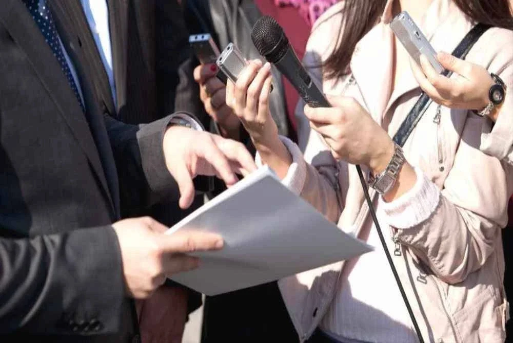 Soalan wartawan bukan serangan peribadi tetapi sebahagian daripada proses semak dan imbang. Gambar hiasan