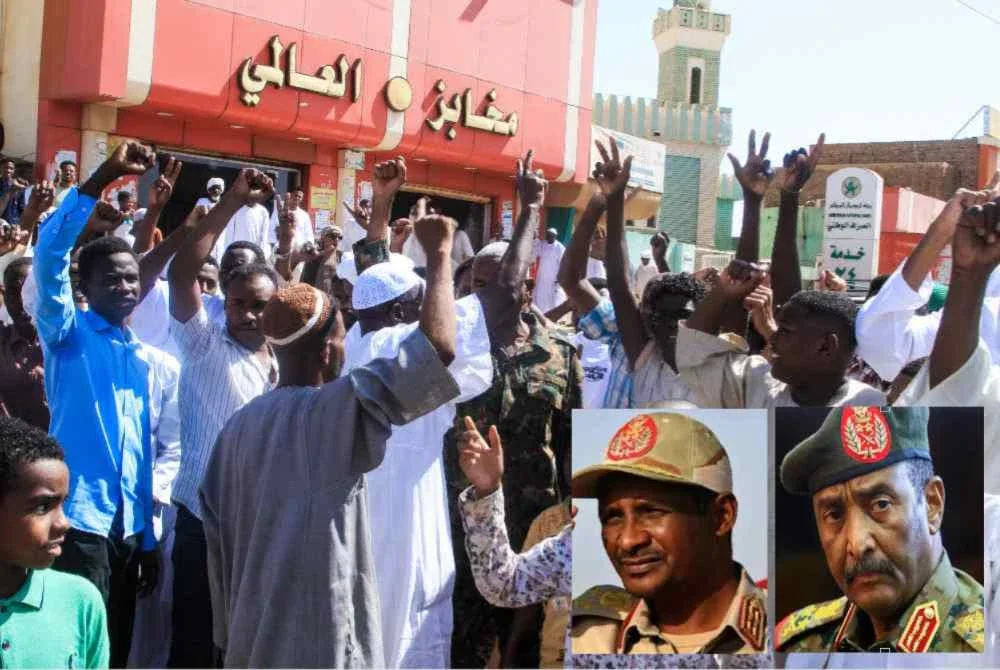Penduduk tempatan menyertai tunjuk perasaan di Omdurman pada 31 Oktober 2025 bagi membantah dakwaan kekejaman dilakukan RSF di El-Fasher, barat Sudan. Foto AFP (Dari kiri: Mohamed Hamdan 'Hemedti' Dagalo, Abdel Fattahal‑Burhan)