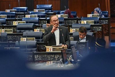Anwar ketika sesi PMQT di Dewan Rakyat pada Selasa.