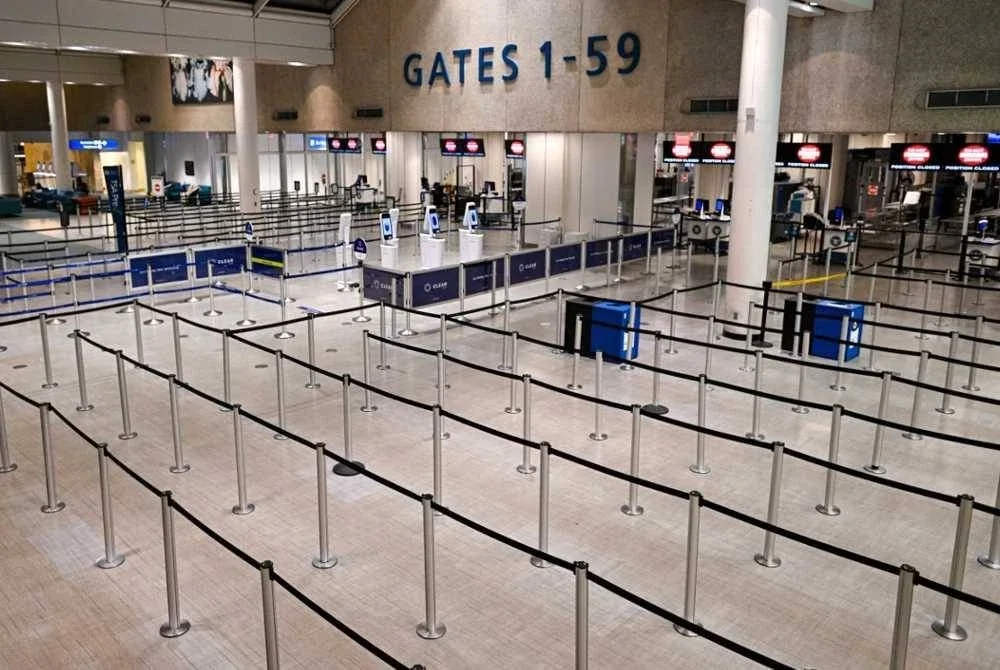 Kaunter Pentadbiran Keselamatan Pengangkutan (TSA) kelihatan lengang di Lapangan Terbang Antarabangsa Orlando, Florida. Foto AFP