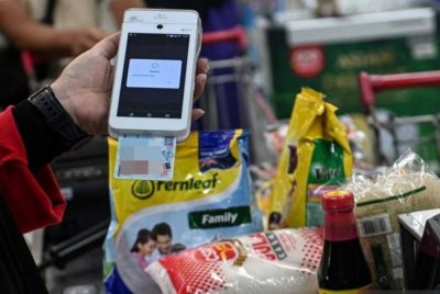 Kerajaan akan melaksanakan penyasaran subsidi gula, beras dan minyak masak secara berfasa bagi mengurangkan ketirisan. - Gambar hiasan