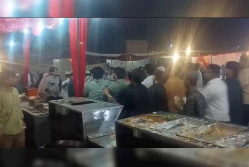 Majlis perkahwinan di Bijnor, India, bertukar huru-hara kerana pertelingkahan berebut hidangan ayam goreng. Foto Agensi