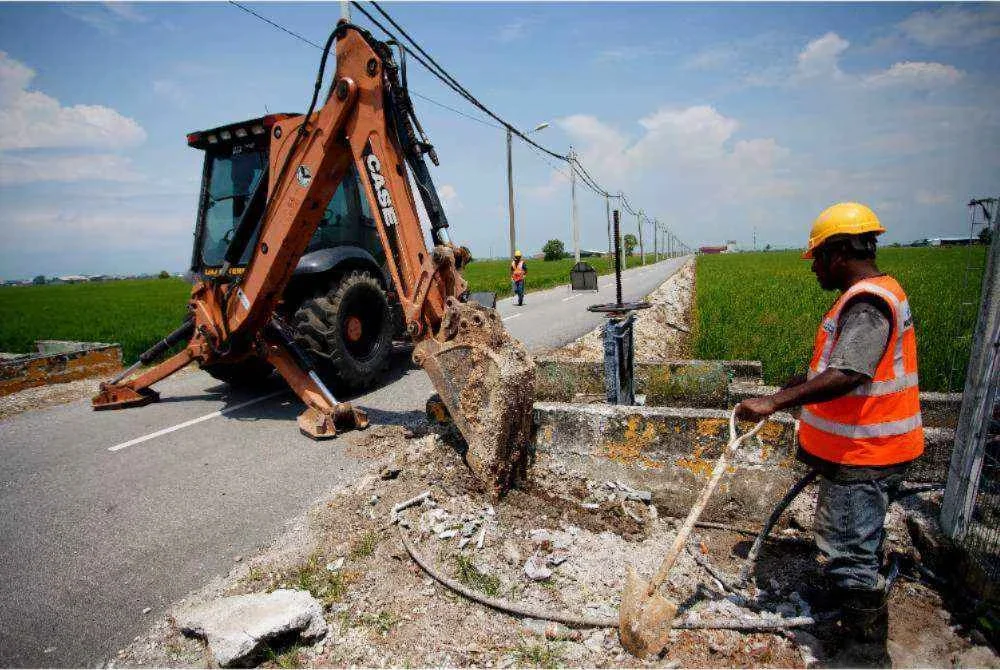 Operasi mencari bukti kecurian air membabitkan sebuah resort yang berakhir di satu simpang empat di Sekinchan.