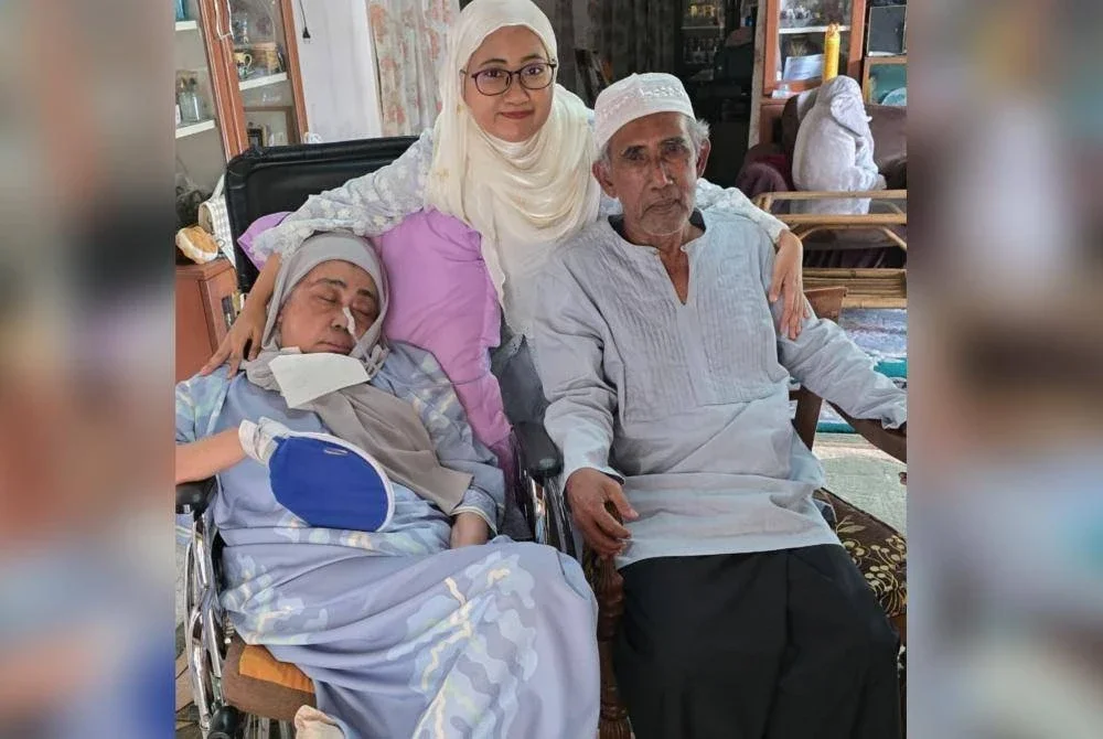 Menurut Dr Siti Ruqyah baju dipakai semasa hari raya lalu itu adalah persalinan yang sama dikenakan semasa hari konvokesyennya di UniSHAMS dan ia menjadi kenangan buatnya bersama arwah ayah dan ibu.