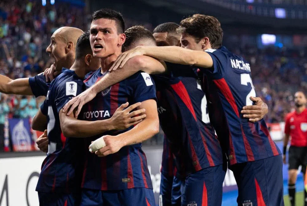 Sebahagian pemain JDT meraikan kejayaan ke atas Shanghai Shenhua. - foto Johor Southern Tigers