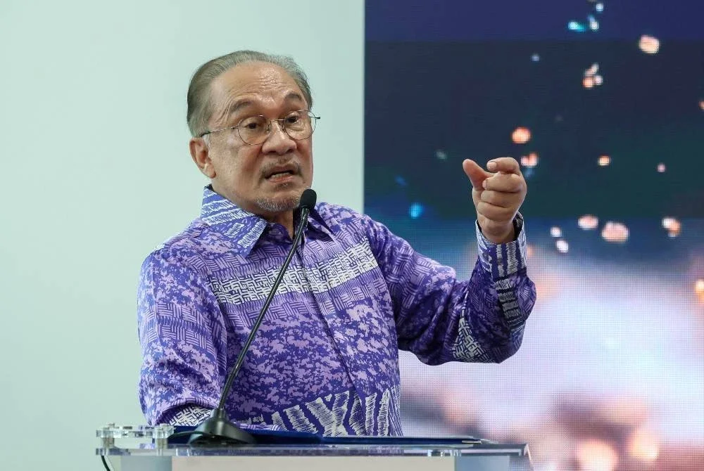 Perdana Menteri Datuk Seri Anwar Ibrahim menyampaikan ucapan pada Majlis Peluncuran Malaysia Semiconductor IC Design Park 2 di Coplace 9 Cyberjaya pada Khamis. Foto Bernama
--fotoBERNAMA (2025) HAK CIPTA TERPELIHARA