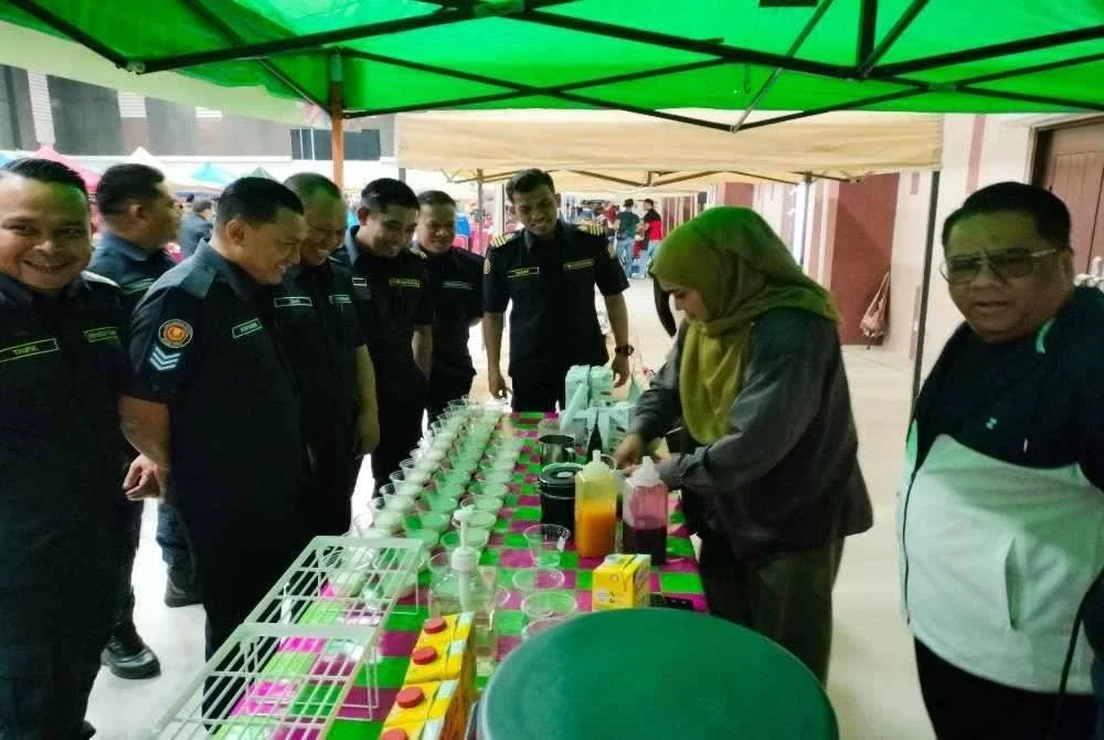 Peserta Laman Sekupang terdiri daripada peniaga yang menawarkan pelbagai jenis makanan dan minuman.