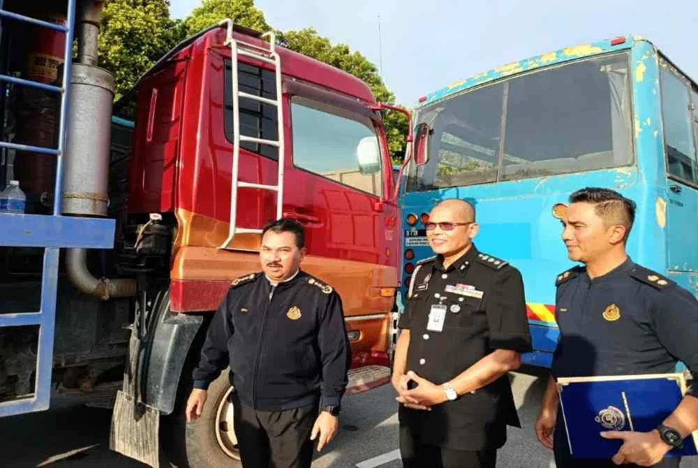 Muhammad Kifli (kiri).