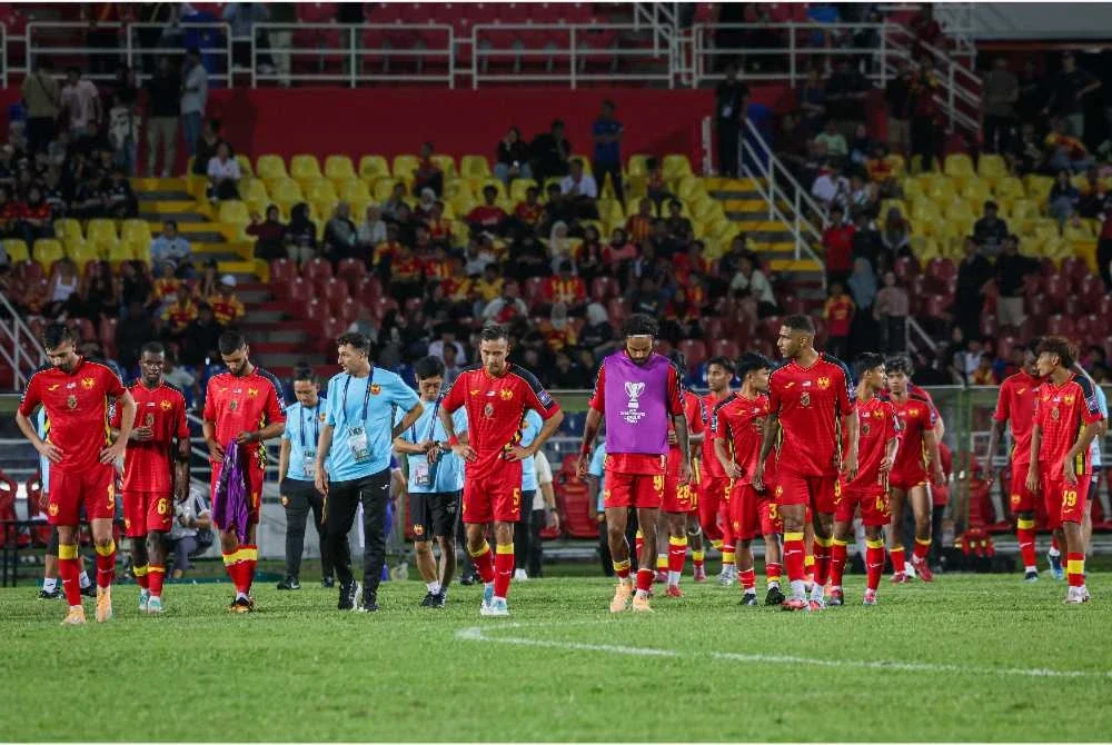 Reaksi kecewa pemain Selangor FC selepas tewas 2-3 kepada Persib Bandung dalam perlawanan AFC Champions League Two di Stadium MBPJ, hari ini. - Foto: Bernama
