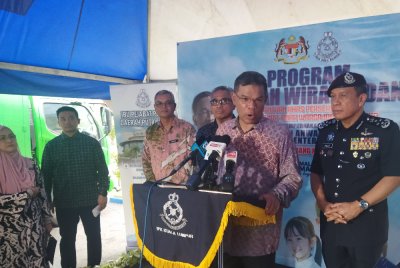 Saifuddin dalam sidang akhbar selepas menghadiri Program Jelajah Wira Madani di Ibu Pejabat Polis Daerah (IPD) Putrajaya pada Khamis.