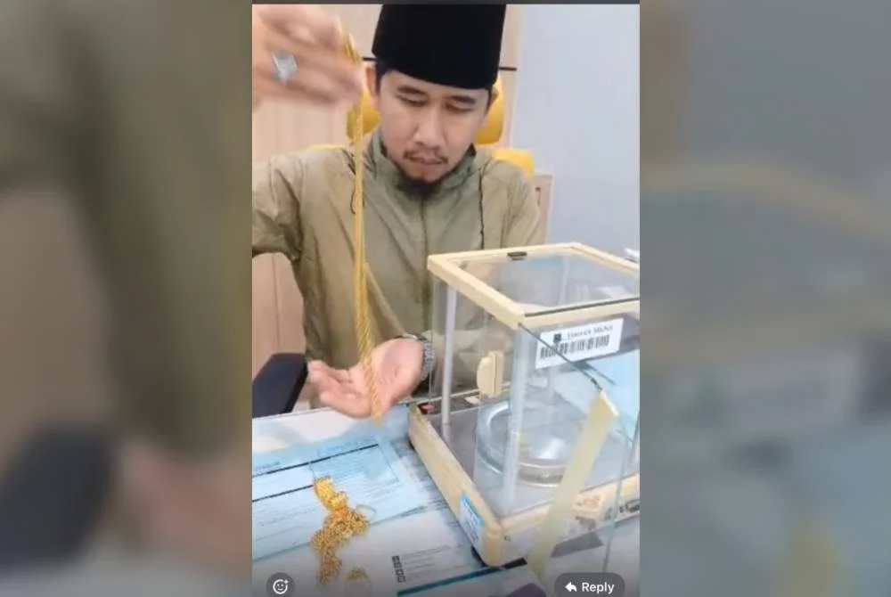 Emas peninggalan arwaf isteri diwakafkan sepenuhnya sebagai jariah berpanjangan buat arwah isteri.