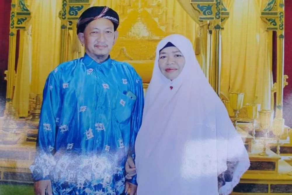 Gambar kenangan Mansor bersama arwah isteri.