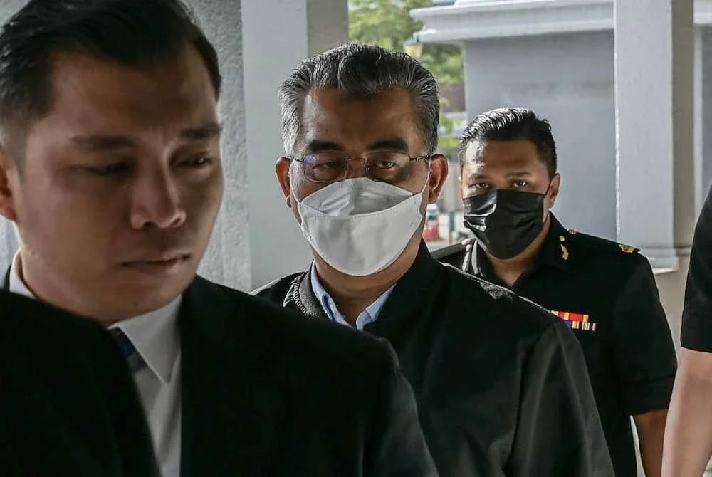 Seorang pegawai kanan DBKL mengaku tidak bersalah di Mahkamah Sesyen Kuala Lumpur atas pertuduhan menerima wang tunai RM50,000 daripada seorang individu berkaitan kerja rasminya di agensi kerajaan tempatan itu, pada Januari lepas. Foto Bernama