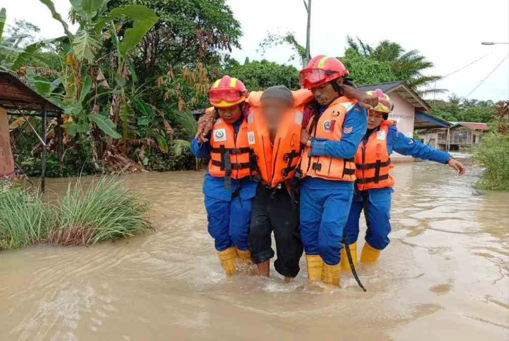 Kesemua mangsa merupakan penduduk Mukim Sungai Petani yang terjejas akibat limpahan air selepas hujan tanpa henti sejak malam Khamis. Foto APM Kedah