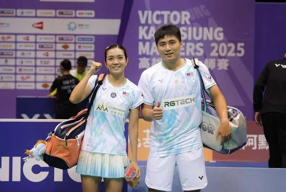 Jimmy (kanan) dan Pei Jing menang pertarungan tiga set untuk mara ke final Masters Korea 2025. FOTO: Instagram Lai Pei Jing 