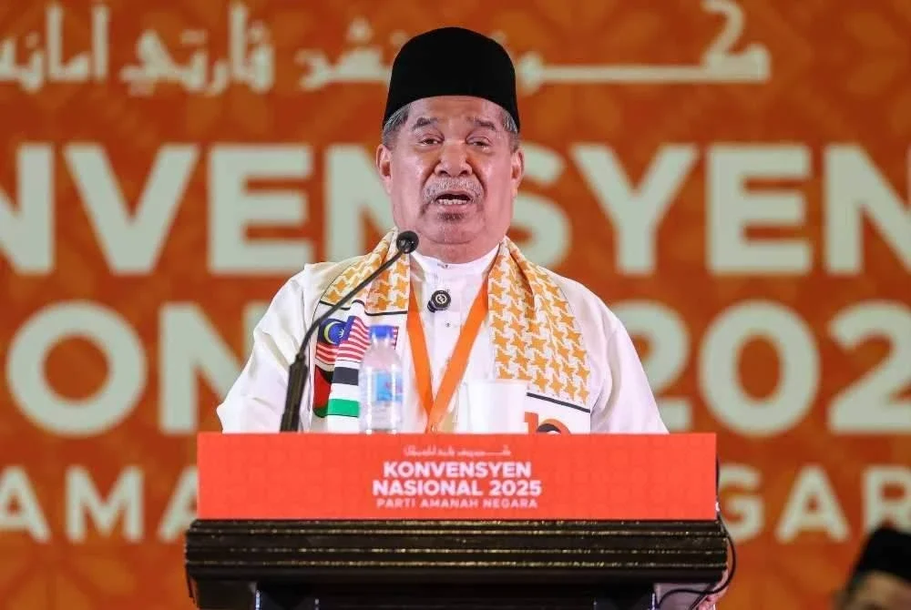 Mohamad menyampaikan ucapan pada Majlis Konvensyen Nasional 2025 Amanah di Dewan Raja Muda Musa, Shah Alam pada Ahad.
-- fotoBERNAMA (2025) HAK CIPTA TERPELIHARA