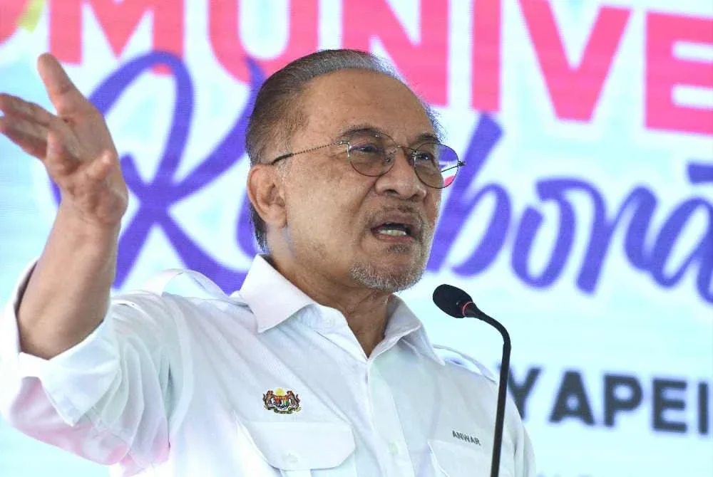 Anwar berucap pada Majlis Komuniversiti Kolaboratif Universiti Sultan Azlan Shah dan Yayasan Pembangunan Ekonomi Islam Malaysia di Cherok To’Kun pada Sabtu. Foto Bernama