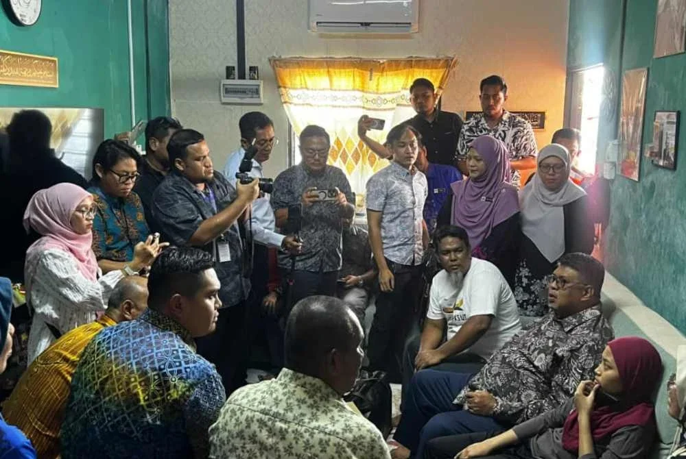 Nur Aimi ketika menerima kunjungan Ketua Menteri Melaka baru-baru ini.