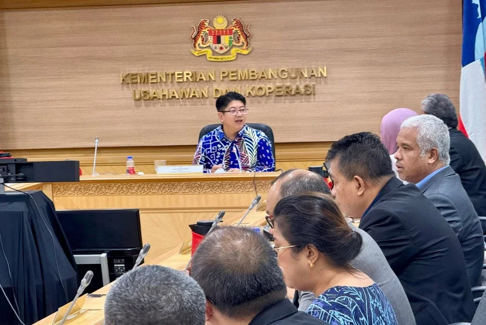 Ewon merakamkan penghargaan kepada seluruh warga kementeriannya sepanjang tiga tahun beliau menerajui KUSKOP.