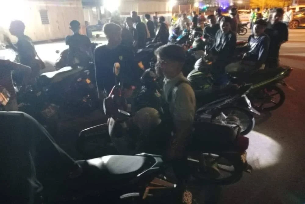 Antara penunggang motosikal ditahan dibawa ke Balai Trafik IPD Klang Selatan untuk tindakan lanjut.