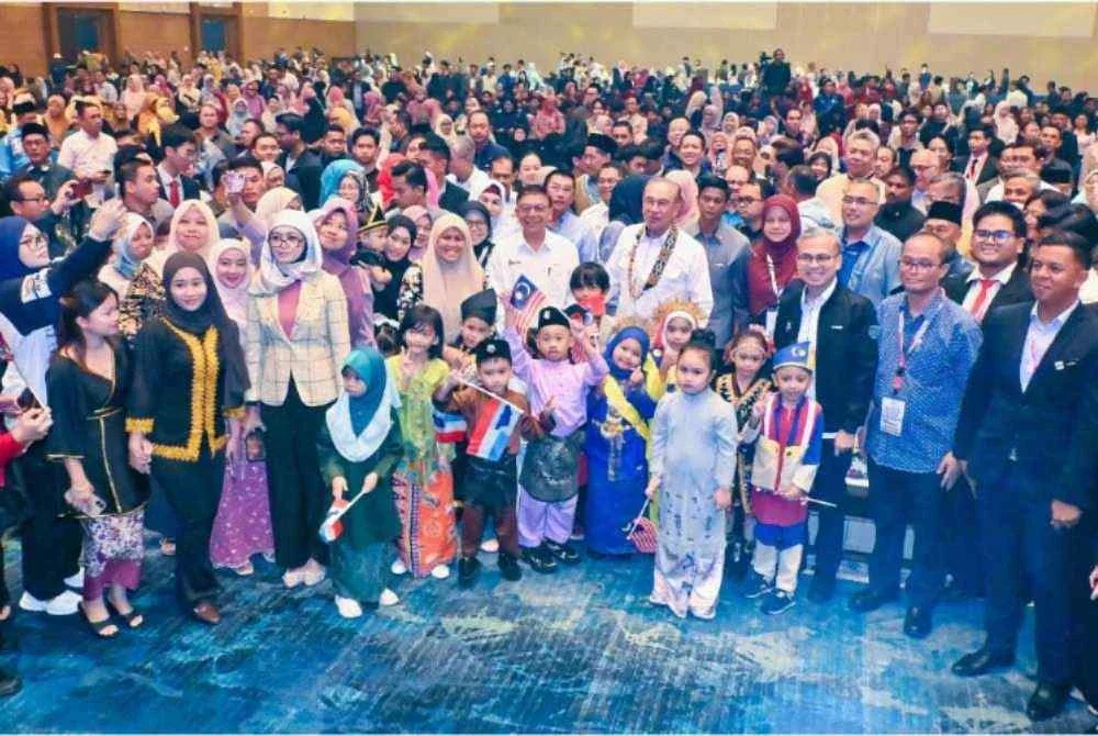 Anwar ketika hadir pada Program Rancakkan Madani di SICC, Kota Kinabalu.