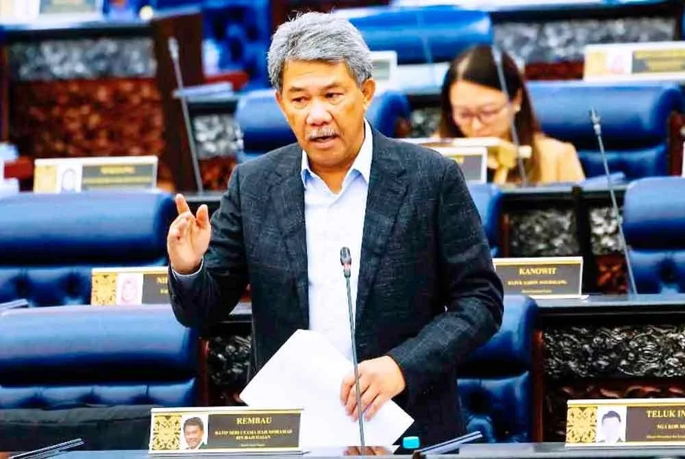 Mohamad Hasan ketika sesi pertanyaan-pertanyaan bagi jawab lisan pada Mesyuarat Ketiga Penggal Ketiga, Majlis Parlimen ke-15 Dewan Rakyat di Bangunan Parlimen hari ini. - Foto: Bernama