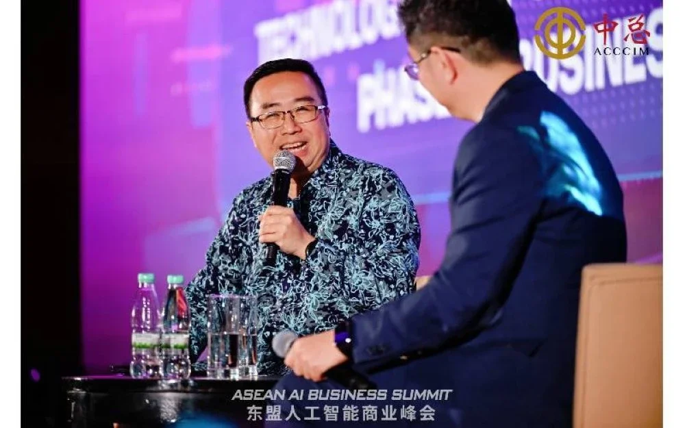 Lih Kang semasa sesi perbincangan pada Sidang Kemuncak Perniagaan AI ASEAN (ASEAN AI Business Summit) yang dianjurkan oleh Dewan Perniagaan dan Perindustrian Cina Malaysia (ACCCIM) di Kuala Lumpur, baru- baru ini.