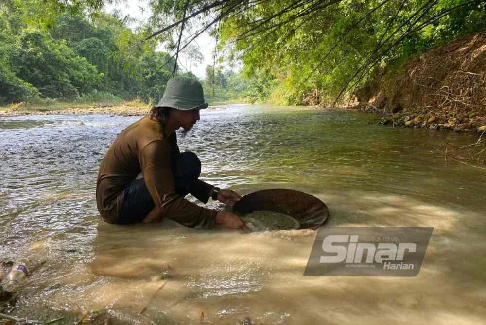 Kamil mempunyai pengalaman mendulang emas sejak berusia enam tahun.