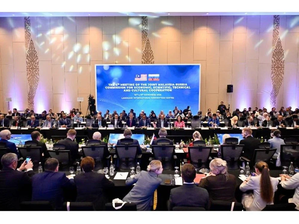 Mesyuarat dipengerusikan bersama Zambry dan Valery.