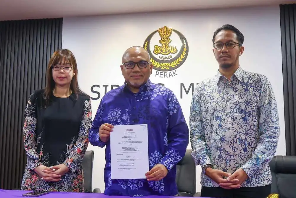 Mohammad Zahir (tengah) memaklumkan persidangan kali ini berlangsung selama enam hari sehingga 2 Disember dengan pengisian utama pembentangan Enakmen Perbekalan 2026 dan Usul Kumpulan Wang Pembangunan 2026.