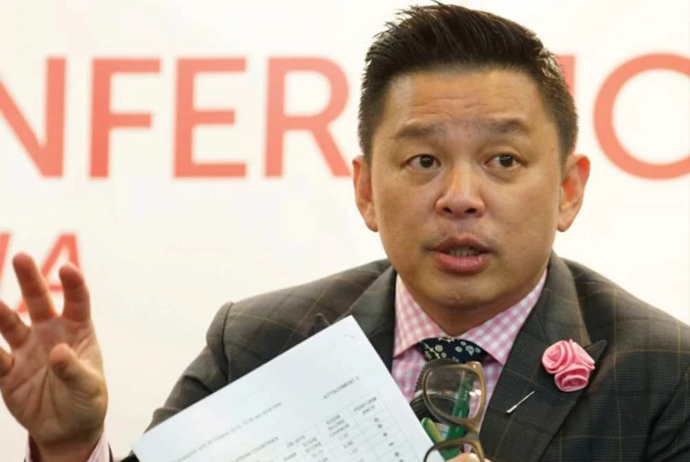 Leiking menyindir beberapa parti lain yang masih mempertaruhkan wajah lama, malah segelintirnya terdiri daripada 'katak politik'.