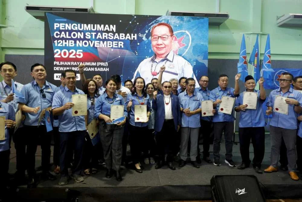 Jeffrey bergambar bersama barisan calon STAR ketika hadir majlis pengumuman calon STAR sempena PRN Sabah ke-17 pada Rabu. Foto Bernama