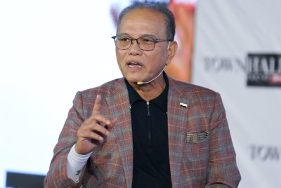 Wan Rosdy ketika sesi Program Town Hall Rakyat anjuran Sinar Harian dengan kerjasama Unit Komunikasi Strategik Negeri Pahang (UKS) di Dewan Datuk Seri Abdul Manan Ismail, Kuantan pada Selasa. Foto Rosli Talib