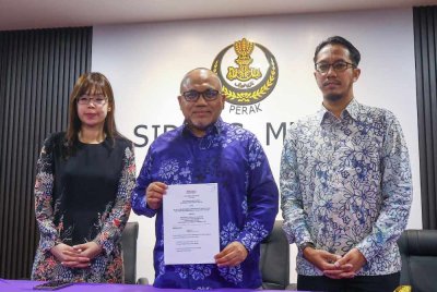 Mohammad Zahir (tengah) memaklumkan persidangan kali ini berlangsung selama enam hari sehingga 2 Disember dengan pengisian utama pembentangan Enakmen Perbekalan 2026 dan Usul Kumpulan Wang Pembangunan 2026.