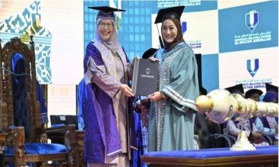 Yana menerima ijazah sarjana daripada Naib Canselor Universiti Malaysia Pahang Al-Sultan Abdullah ( UMPSA), Prof Dr Yatimah Alias, pada Majlis Konvokesyen UMPSA Ke-20 yang berlangsung di Dewan Kompleks Sukan UMPSA bagi sesi kelima.