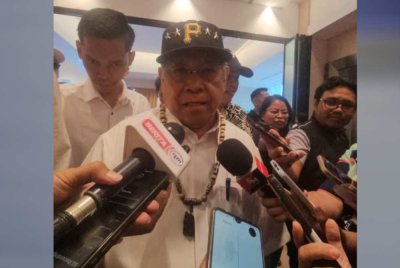 Pandikar ditemui pemberita selepas diumumkan calon GRS, di Pusat Konvensyen Antarabangsa Sabah (SICC) pada Rabu.