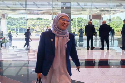 Jawatan yang disandang Rina telah digantung berkuatkuasa serta-merta.