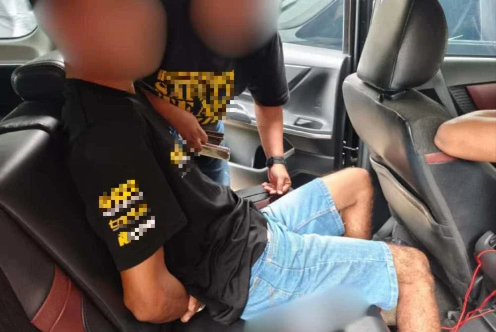 Antara warga asing yang ditahan JIM menerusi serbuan di sekitar Kuala Selangor pada Selasa. - Foto JIM