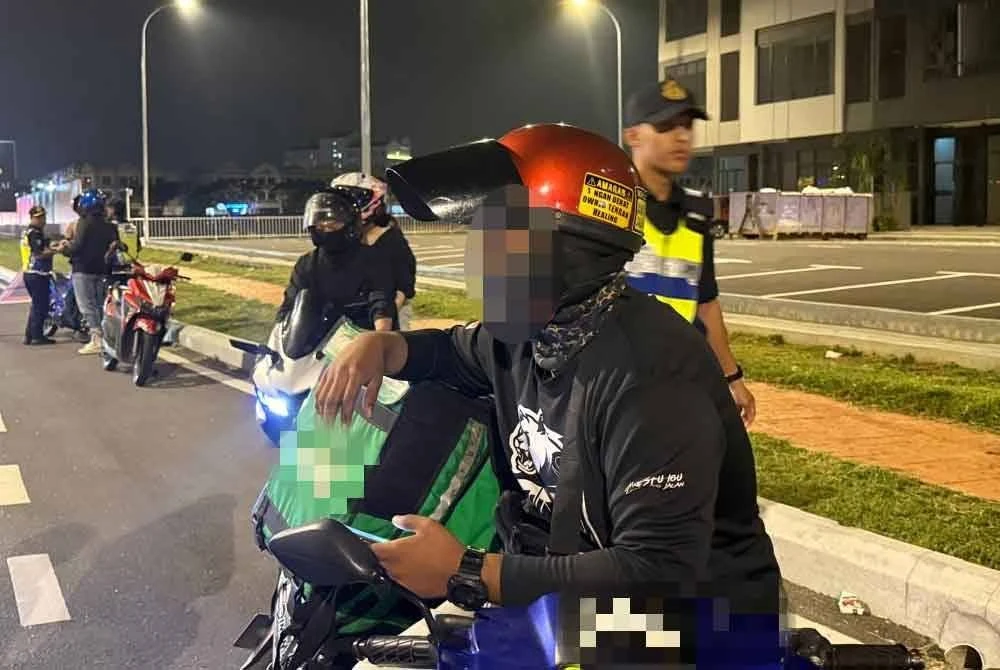 Penghantar makanan yang dikesan menunggang motosikal tiada cukai jalan.