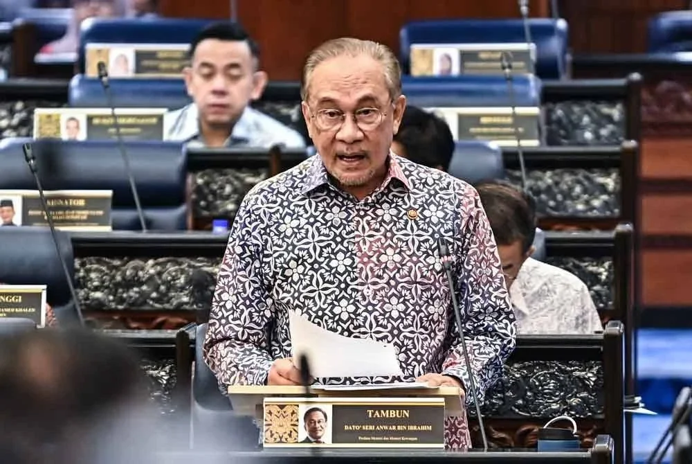 Anwar ketika dalam sesi pertanyaan-pertanyaan menteri di Dewan Rakyat di sini.. Foto Jabatan Penerangan Malaysia