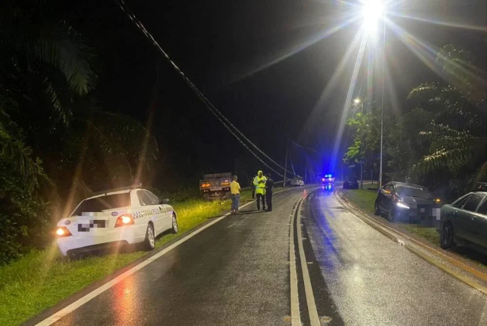 Lokasi kemalangan KM 0.2, Jalan Jelai Tambahan berhampiran Restoran Terapung yang meragut nyawa warden MRSM Serting pada Rabu. - Foto PDRM
