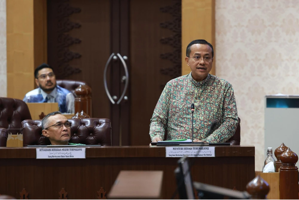 Ahmad Samsuri ketika berucap pada sesi penggulungan pada Mesyuarat Ketiga Penggal Ketiga Dewan Undangan Negeri (DUN) Terengganu ke-15 di Wisma Darul Iman pada Khamis.