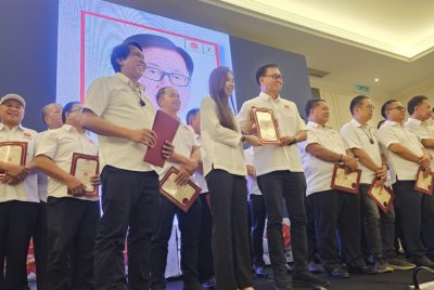 KDM mengumumkan senarai 40 calon untuk bertanding pada PRN Sabah. 