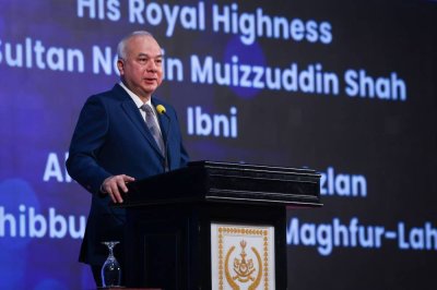 Sultan Nazrin ketika menyampaikan titah diraja pada Persidangan dan Festival Perhubungan Awam Global (GPRCF) Malaysia 2025 di Kuala Lumpur hari ini. Foto Bernama 